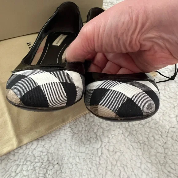 Burberry low heel size 8 - Picture 4 of 7